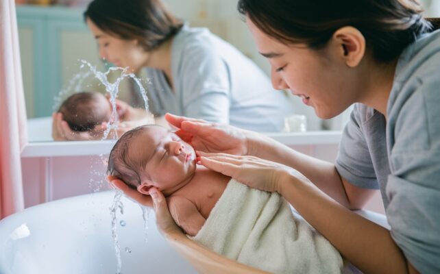 Nhiệt Độ Nước Tắm Cho Trẻ Sơ Sinh: Cẩm Nang Chăm Sóc Bé Yêu An Toàn